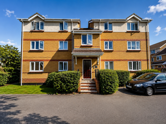 2 Bedroom Flat in Egham