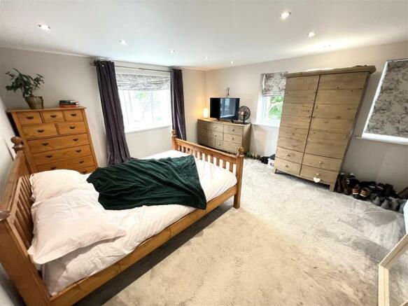 Bed 1.jpg