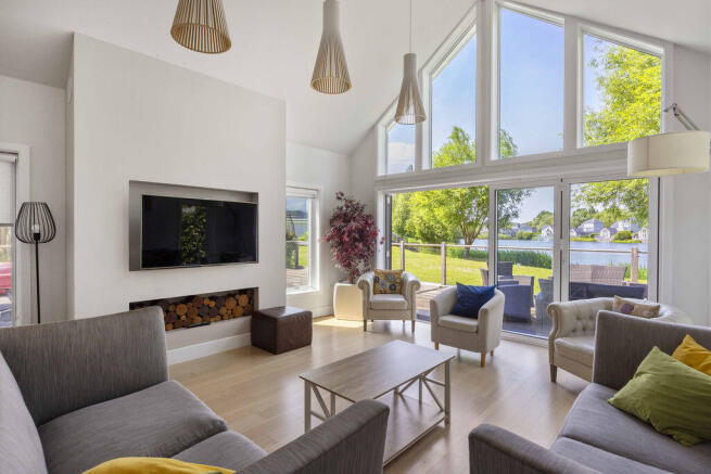Living area - 2