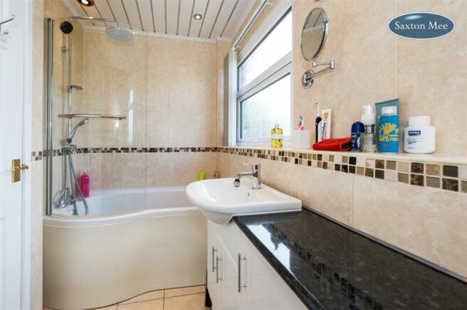 bathroom_5830.jpg