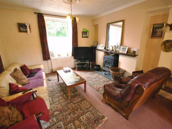 LIVING ROOM / DINING ROOM