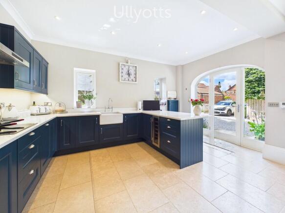 4 bed Barn Conversion for sale Image 9