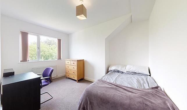 5 bed House to rent Image 5
