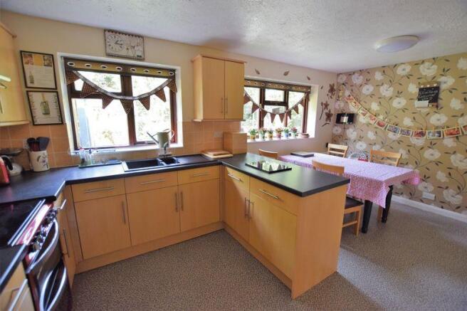 Kitchen/Dining...