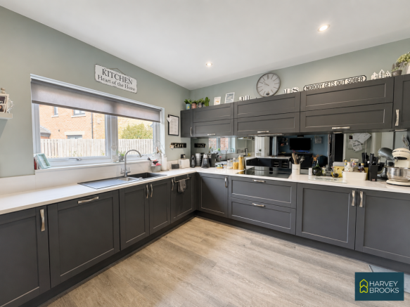 5 bed Detached for sale Image 4