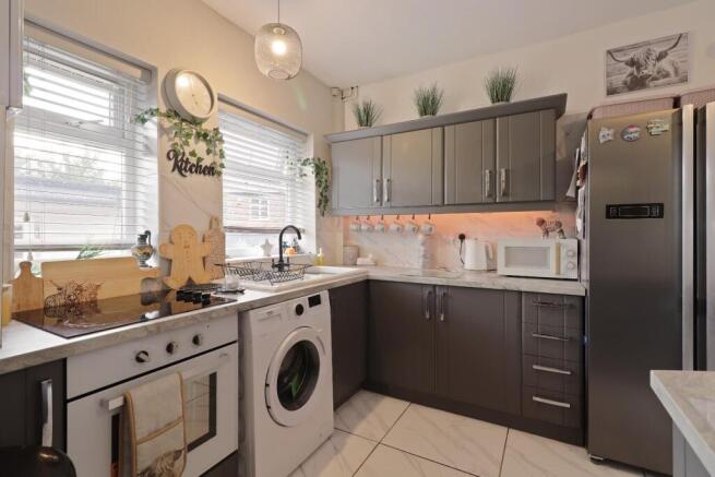 3 bed Semi-Detached for sale Image 5