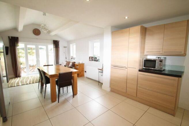 Kitchen/Dining...