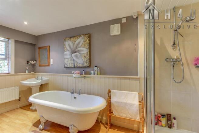 FAMILY BATHROOM:
