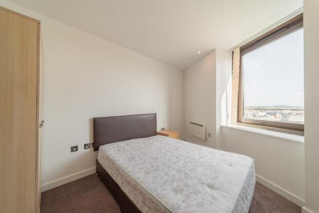 2 bed Apartment to rent Image 8