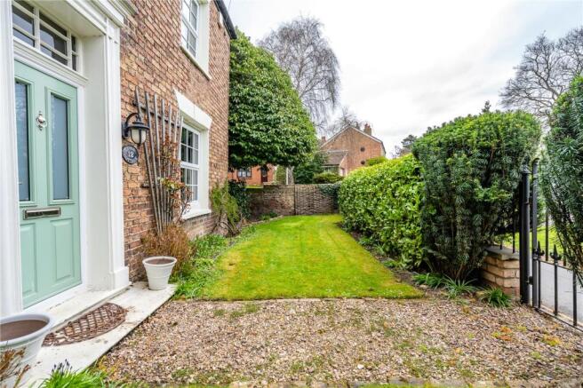 Front Garden (2)