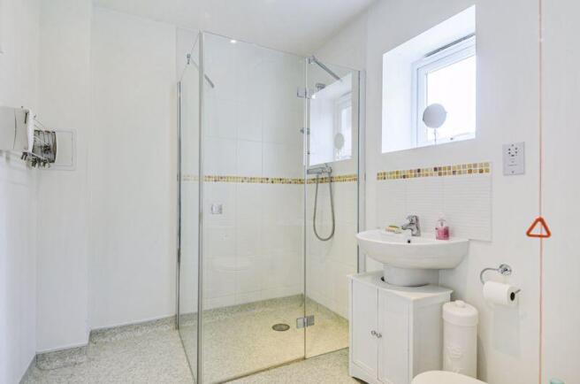 Ensuite shower room to Bedroom 1/Rece...