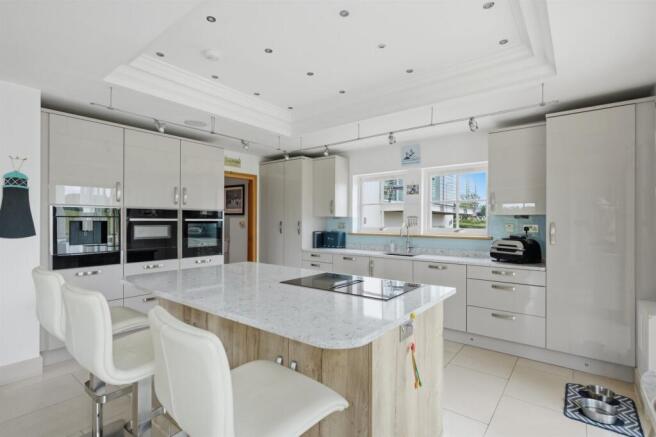 Humbie Road, Newton Mearns photo 4