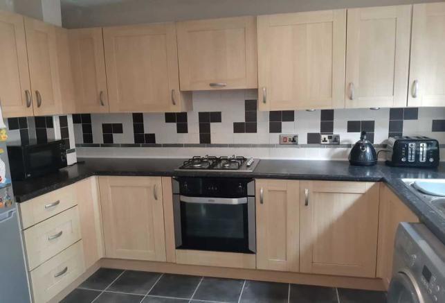 KITCHEN/DINING ROOM