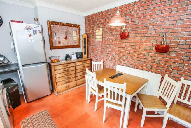 FITTED KITCHEN / DINING ROOM