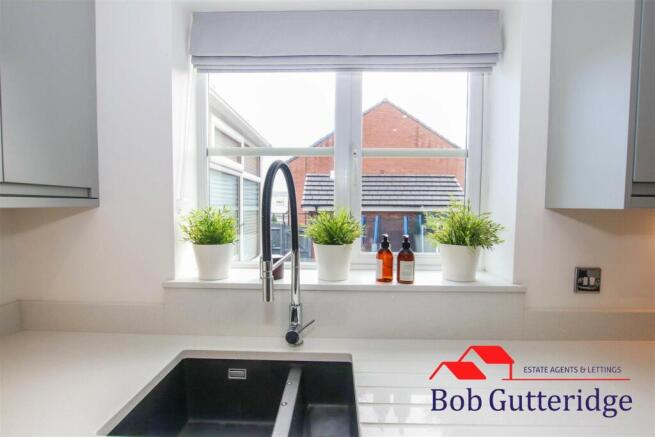 LUXURY FITTED KITCHEN / BREAKFAST ROOM