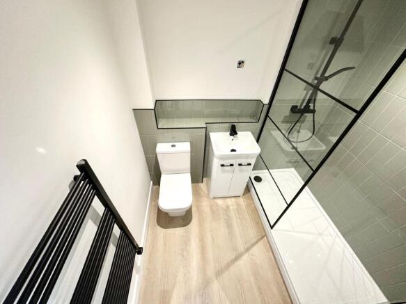 2 bed Flat to rent Image 11