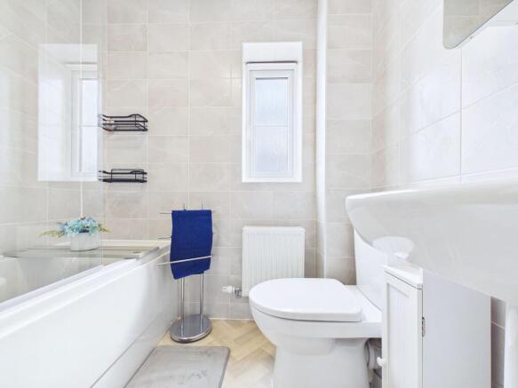 4 bed Semi-Detached for sale Image 11