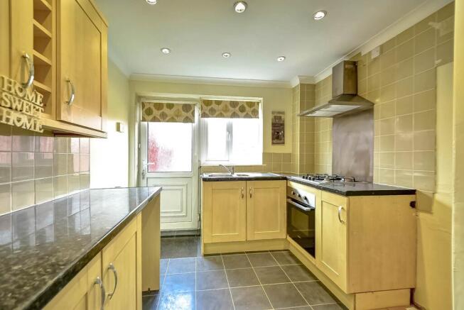 3 bed Terraced to rent Image 4