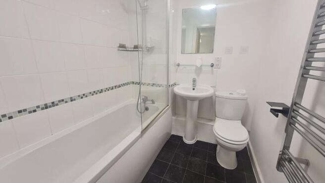 2 bed Flat to rent Image 12