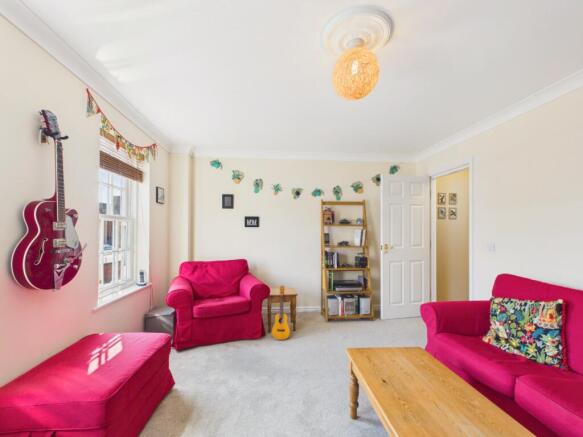 3 bed Town House for sale Image 5