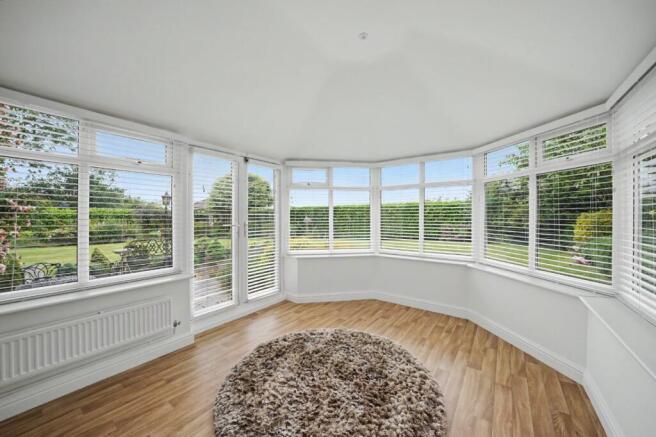 5 bed Detached for sale Image 6
