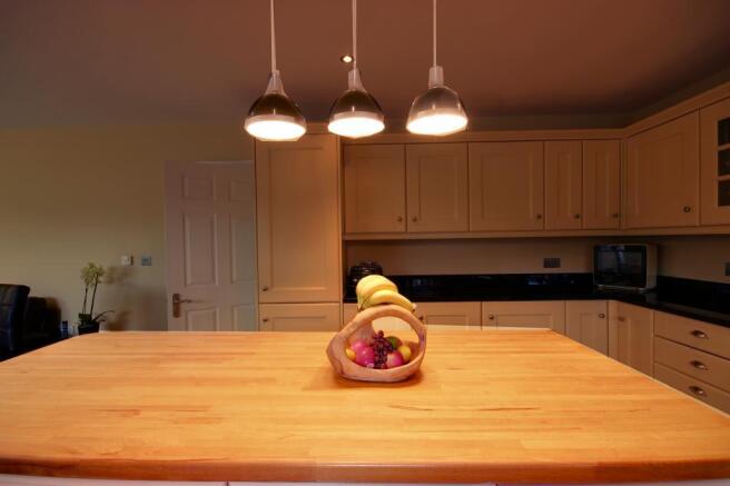 Open plan living/kitchen