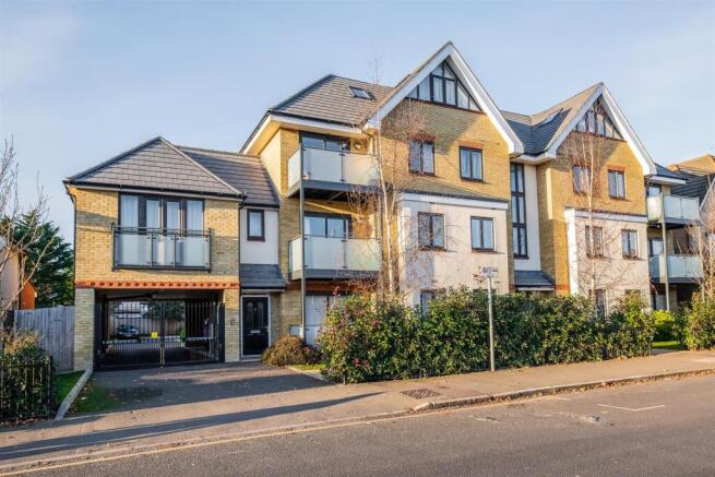 Frays Court-1.jpg