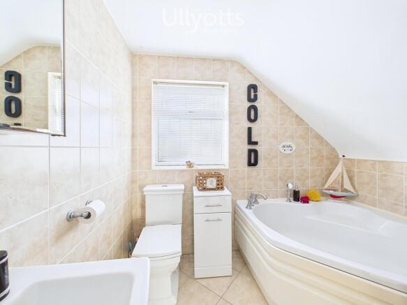 4 bed Detached for sale Image 10