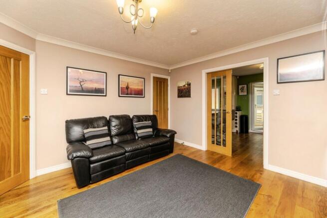 4 bed Detached for sale Image 4