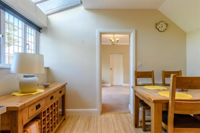 8439245-interior16.jpg
