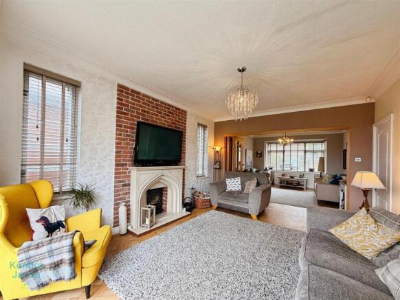 4 bed Detached for sale Image 4