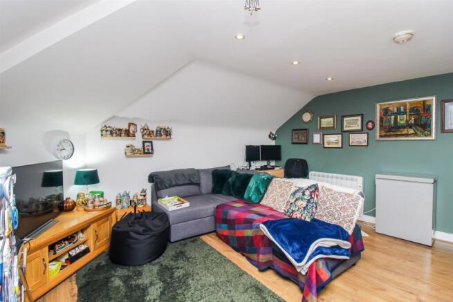 OPEN PLAN KITCHEN LOUNGE DINER