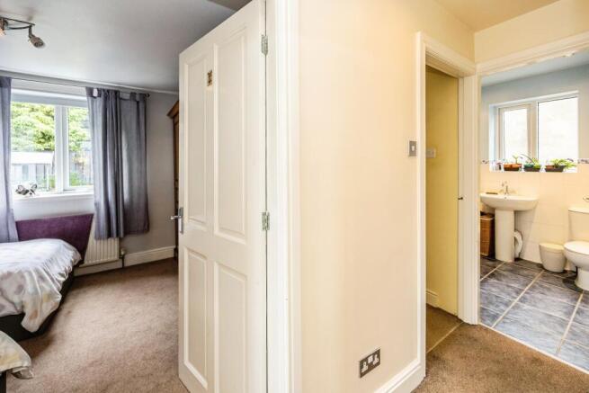 4 bed Detached for sale Image 12