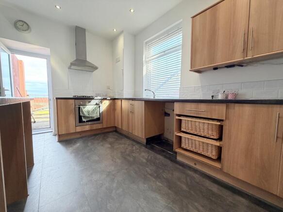 3 bed Terraced to rent Image 5