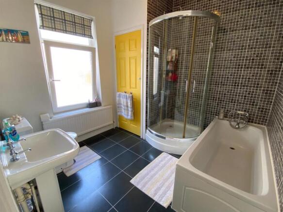 Bathroom (1).jpg