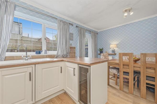 3 bed Semi-Detached for sale Image 7