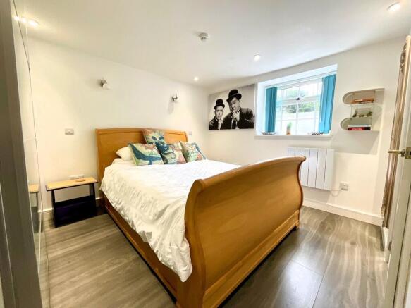6 bed Character Property for sale Image 8