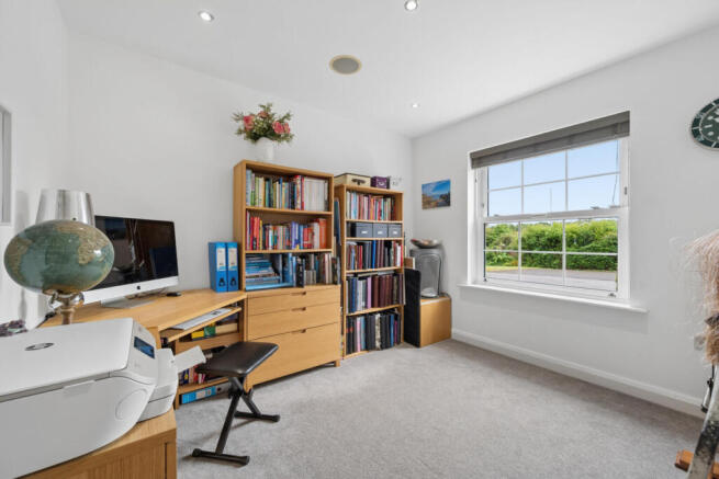 7 bed Detached for sale Image 9