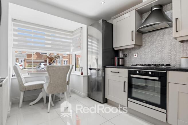 4 bed Semi-Detached for sale Image 4