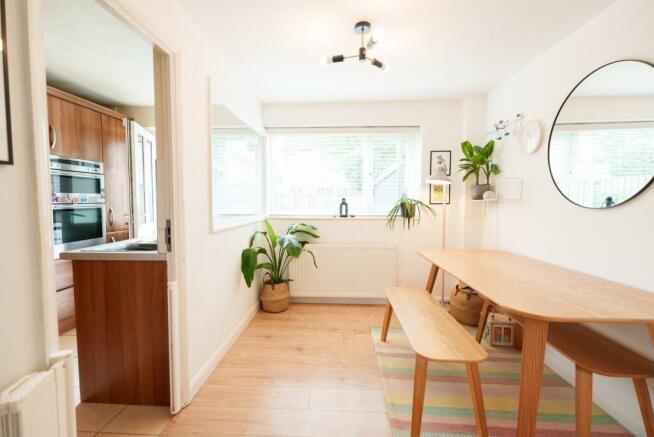 Dinning room-2.jpg