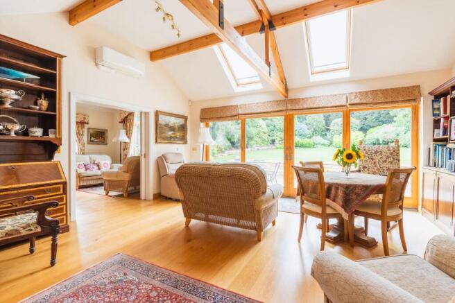 5 bed Detached for sale Image 7