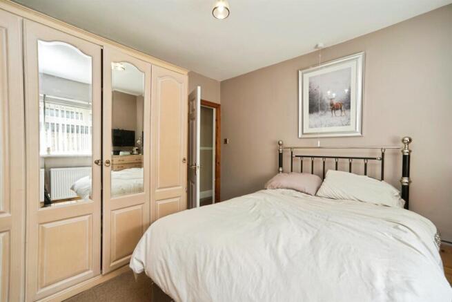 4 bed Detached Bungalow for sale Image 9