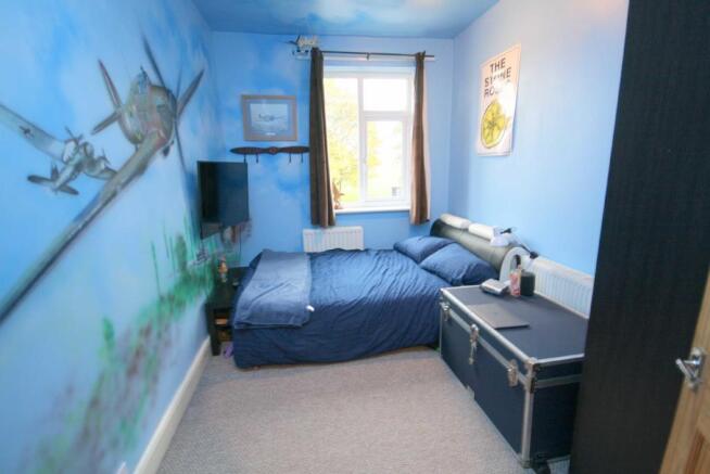 FRONT DOUBLE BEDROOM