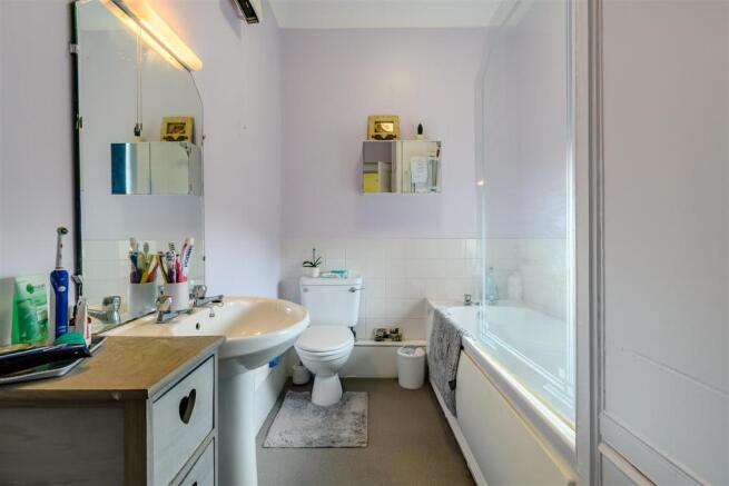 8421220-interior20.jpg