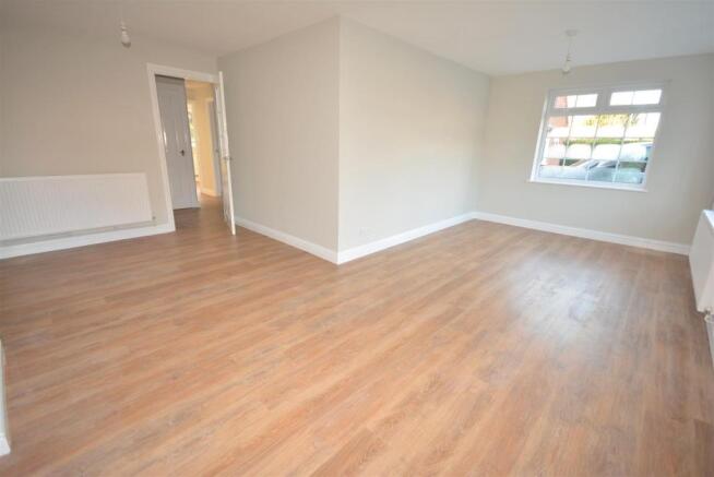 SITTING / DINING ROOM
