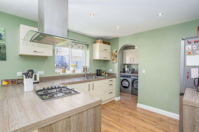 4 bed Detached for sale Image 7
