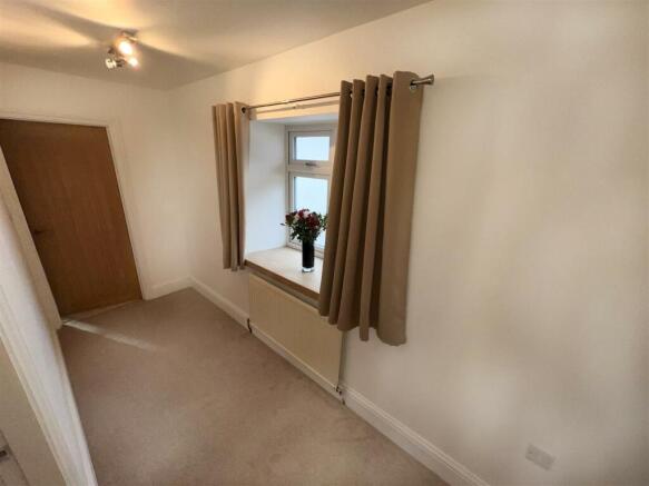 FIRST FLOOR LANDING