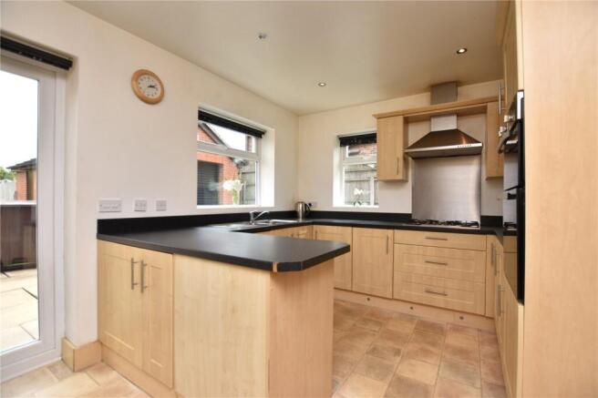 4 bed Semi-Detached for sale Image 4
