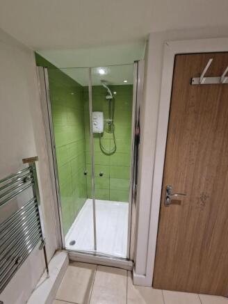 3 bed Flat to rent Image 7