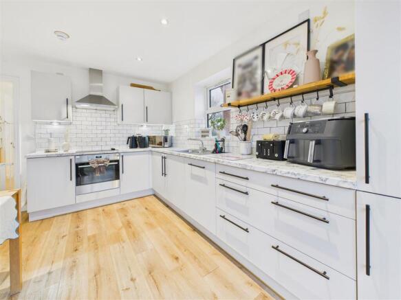 3 bed Semi-Detached for sale Image 8